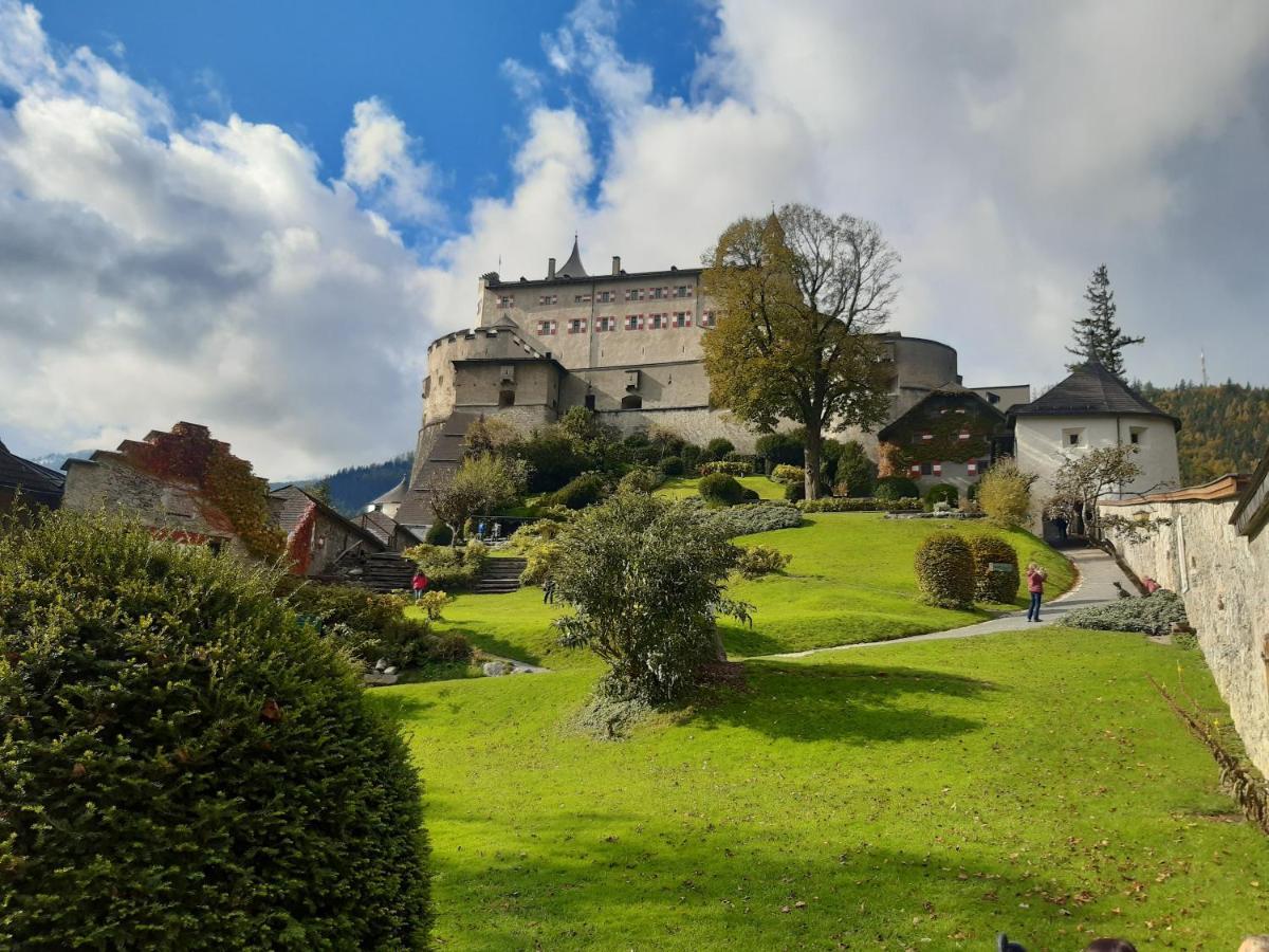 Vor den Toren Salzburgs Wals-Siezenheim Buitenkant foto